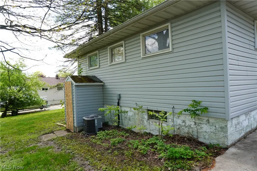 483 17th Nw Street, Barberton, OH 44203 - #3