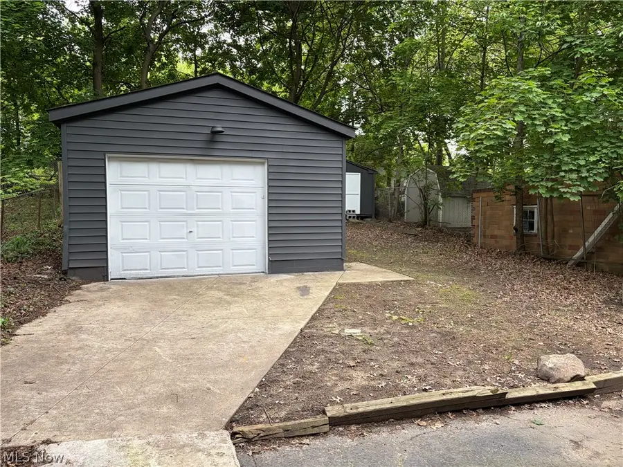 1228 Arnold Avenue, Akron, OH 44305 - #3