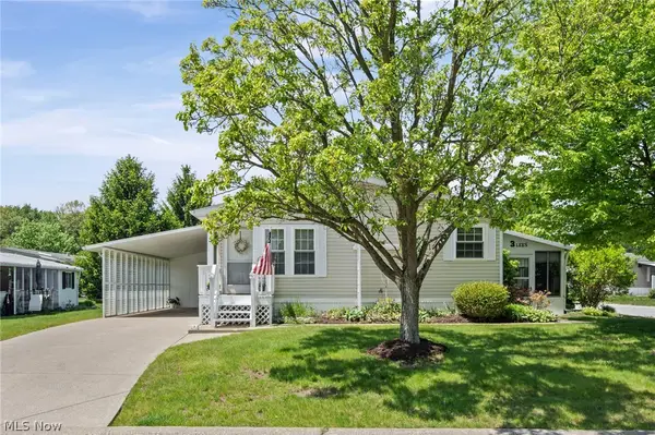 3 Lees Lane, Olmsted Twp, OH 44138