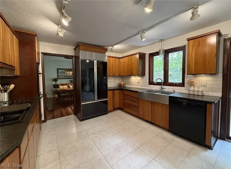 9350 Hidden Lake Drive, Chesterland, OH 44026 - #2