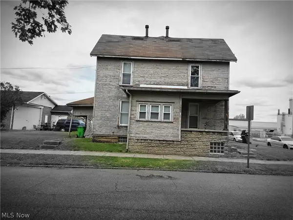 369/371 5th, Coshocton, OH 43812