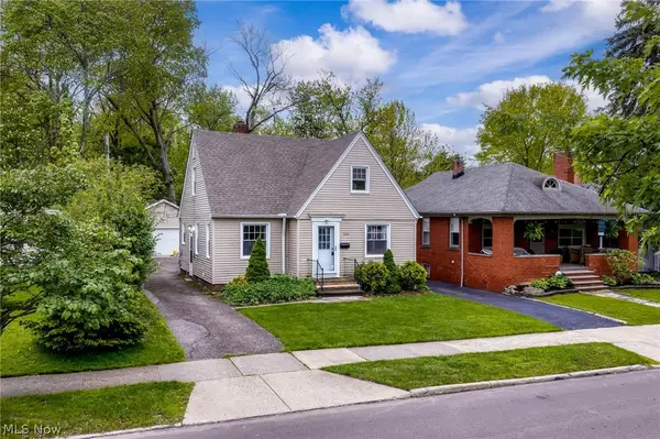 3504 E Scarborough Road, Cleveland Heights, OH 44118