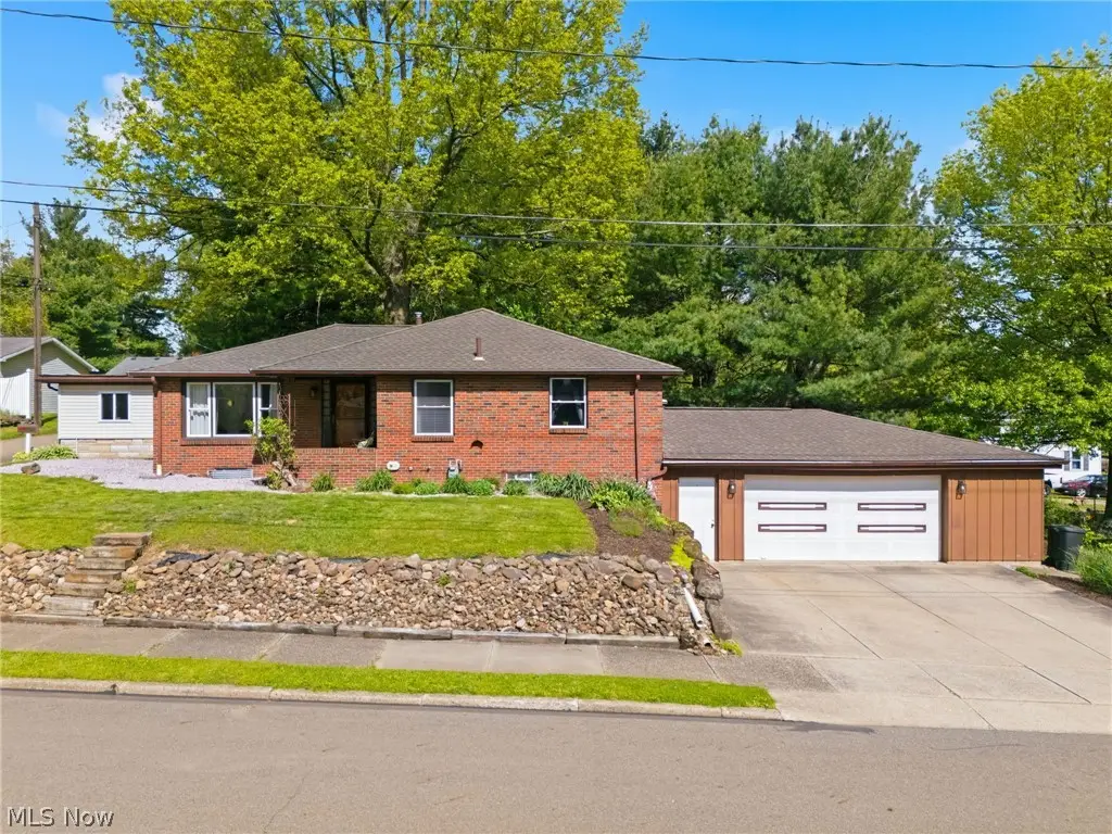 330 Tuscarawas Ne Street, Navarre, OH 44662 - #1