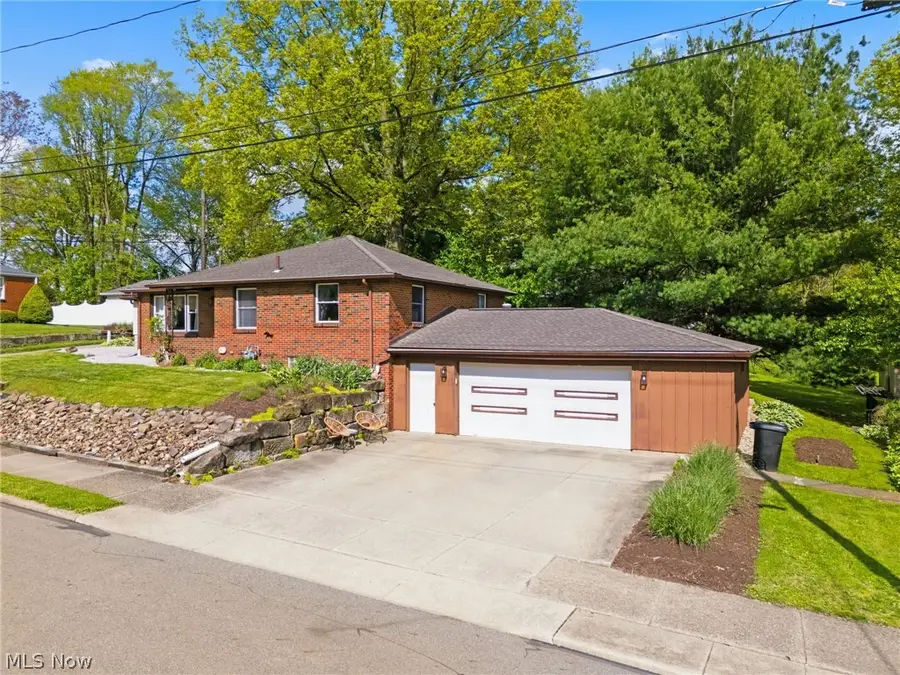 330 Tuscarawas Ne Street, Navarre, OH 44662 - #3