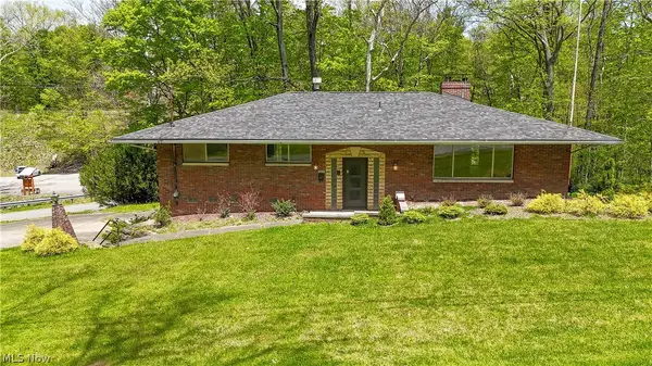 1050 Park Circle, Girard, OH 44420