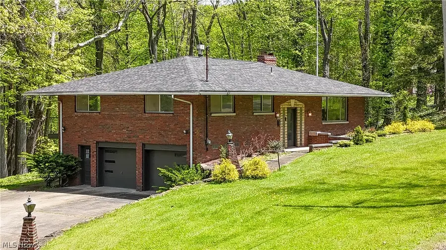 1050 Park Circle, Girard, OH 44420 - #2