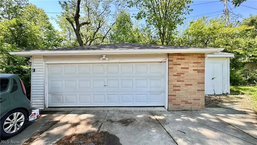 1434 E 222nd Street, Euclid, OH 44117 - #3