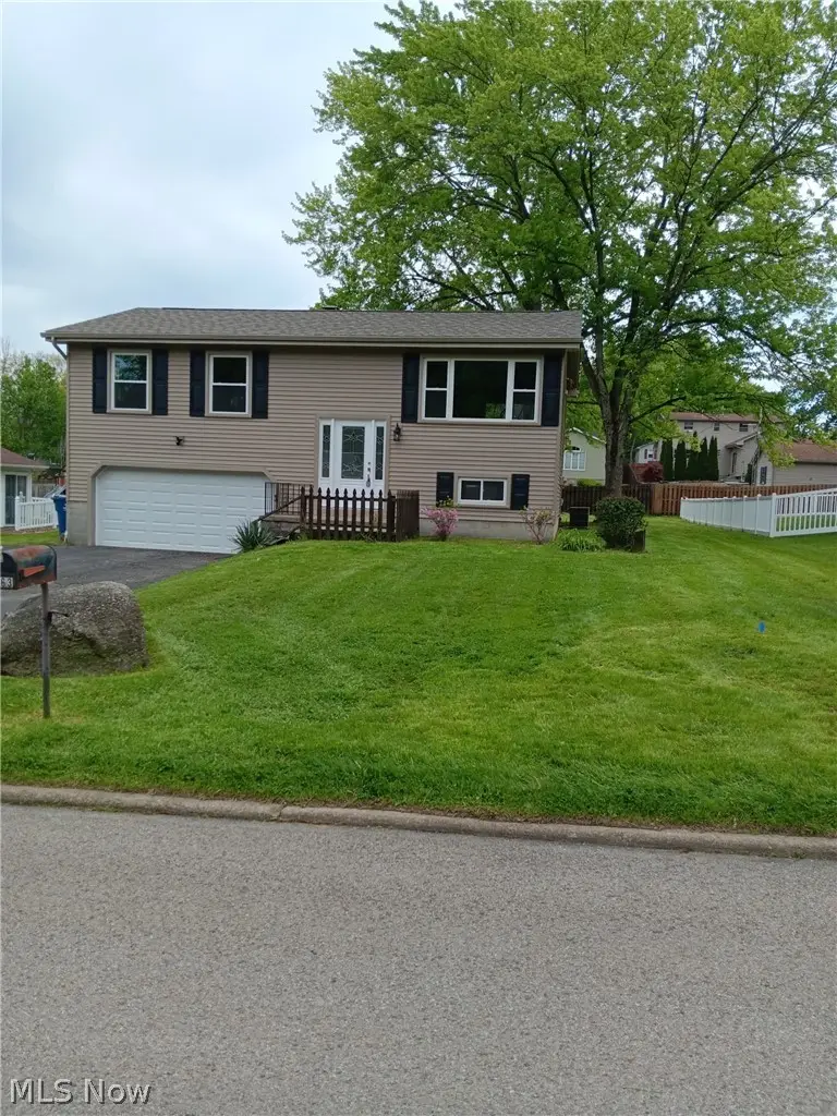 663 Meadowland Drive, Hubbard, OH 44425 - #3
