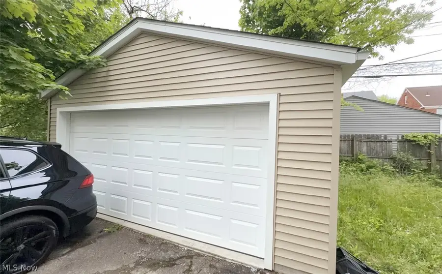 949 Helmsdale Road, Cleveland Heights, OH 44112 - #3