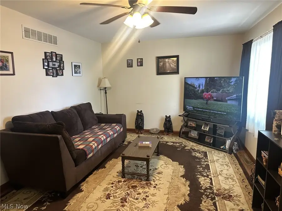459 Elizabeth Pike, Mineral Wells, WV 26150 - #3