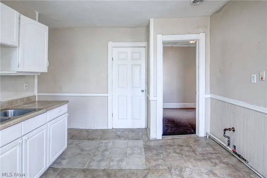 3048 Seymour Avenue, Cleveland, OH 44113 - #3
