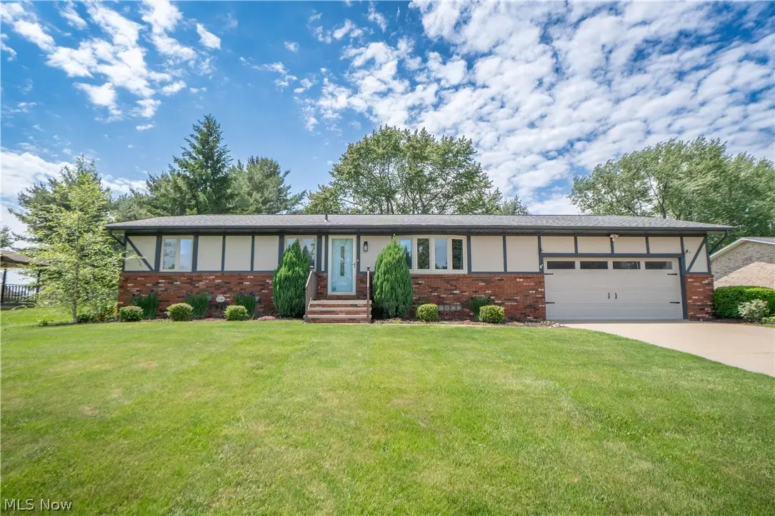 5251 Tanglewood Ne Drive, Louisville, OH 44641 - #1