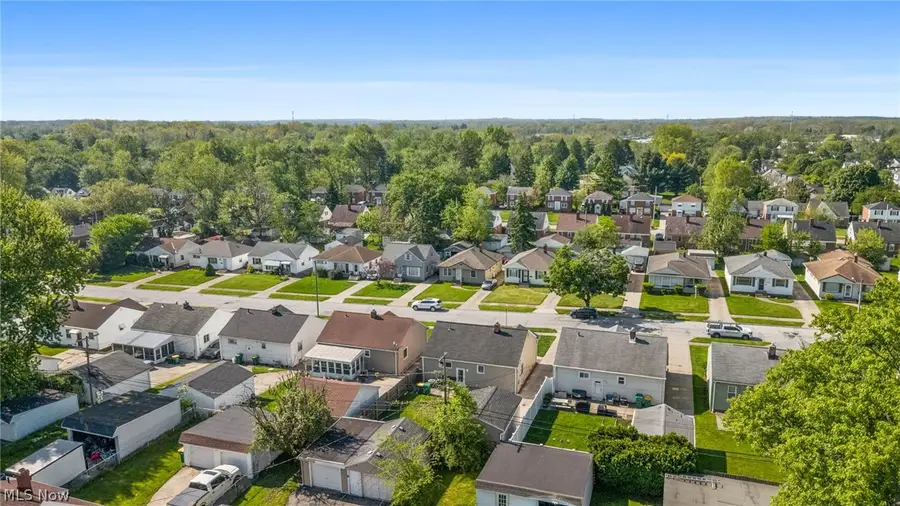 18313 Hazelwood Avenue, Maple Heights, OH 44137 - #3