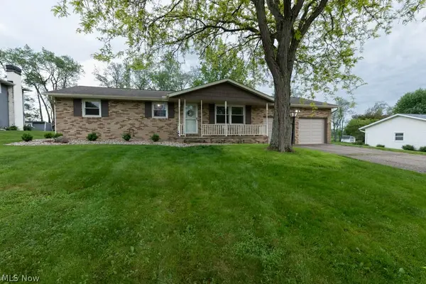 1094 Desert Ne Street, Uniontown, OH 44685