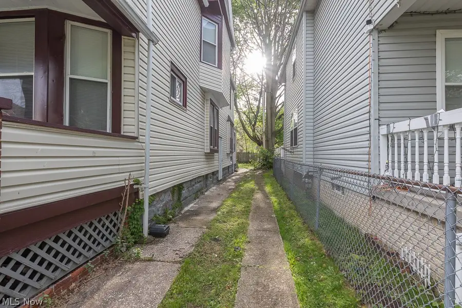 637-639 E 102nd Street, Cleveland, OH 44108 - #2