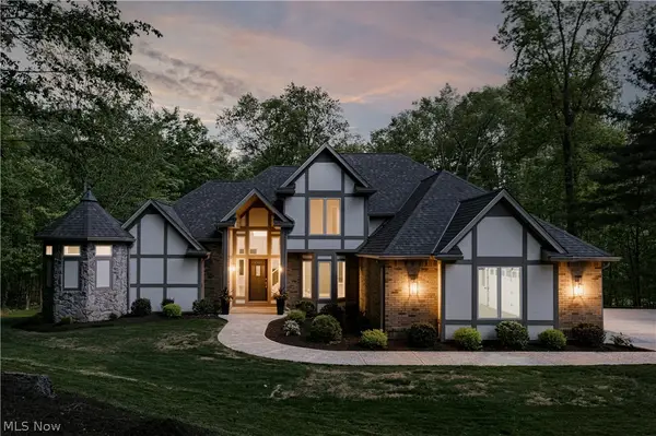 11251 Lake Forest Drive, Chesterland, OH 44026