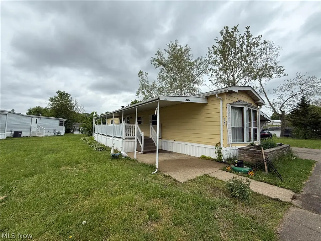 200 Driftwood Se Drive, New Philadelphia, OH 44663 - #1