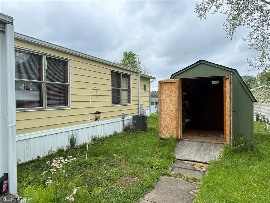 200 Driftwood Se Drive, New Philadelphia, OH 44663 - #2