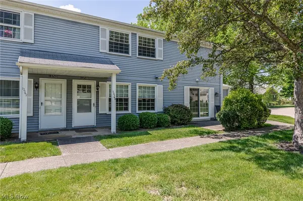 13748 Oakbrook Drive #13748, North Royalton, OH 44133