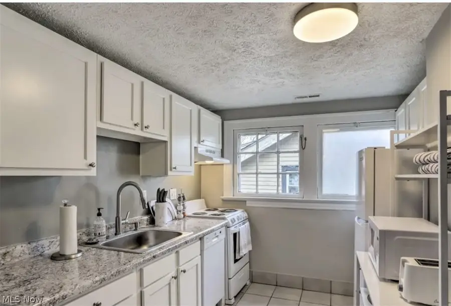1623 Hillcrest Road, Cleveland Heights, OH 44118 - #3