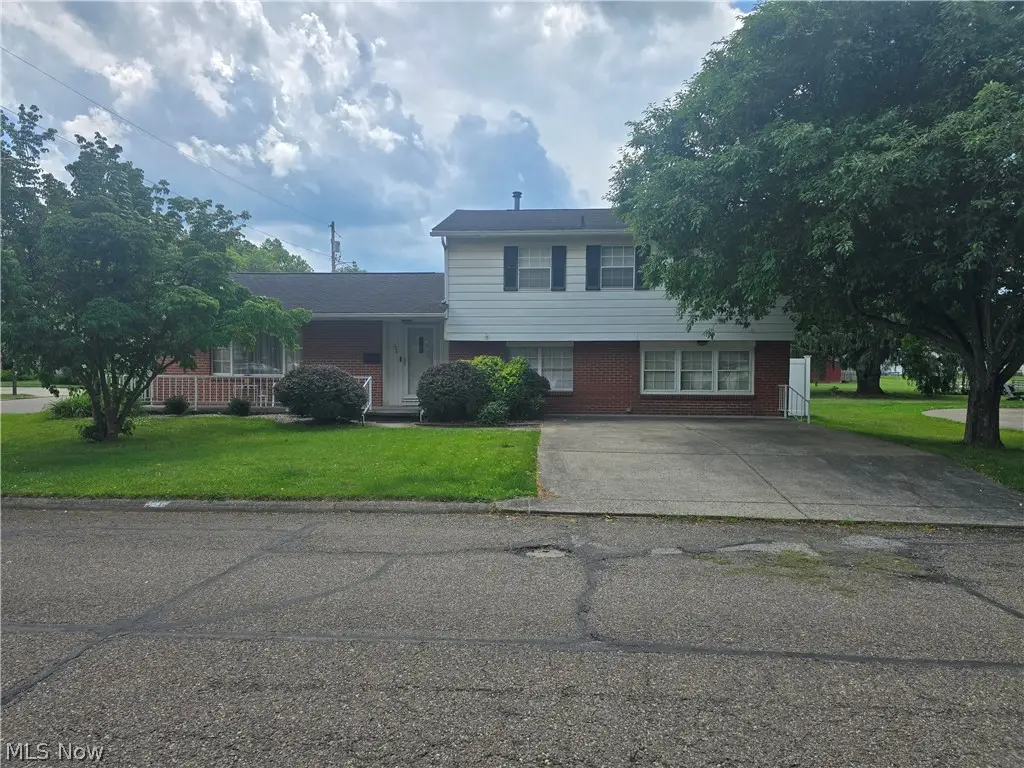 206 E 5th Street, Williamstown, WV 26187 - #1