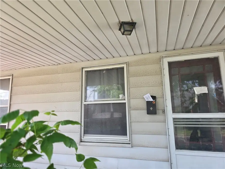 19509 Kewanee Avenue, Cleveland, OH 44119 - #2