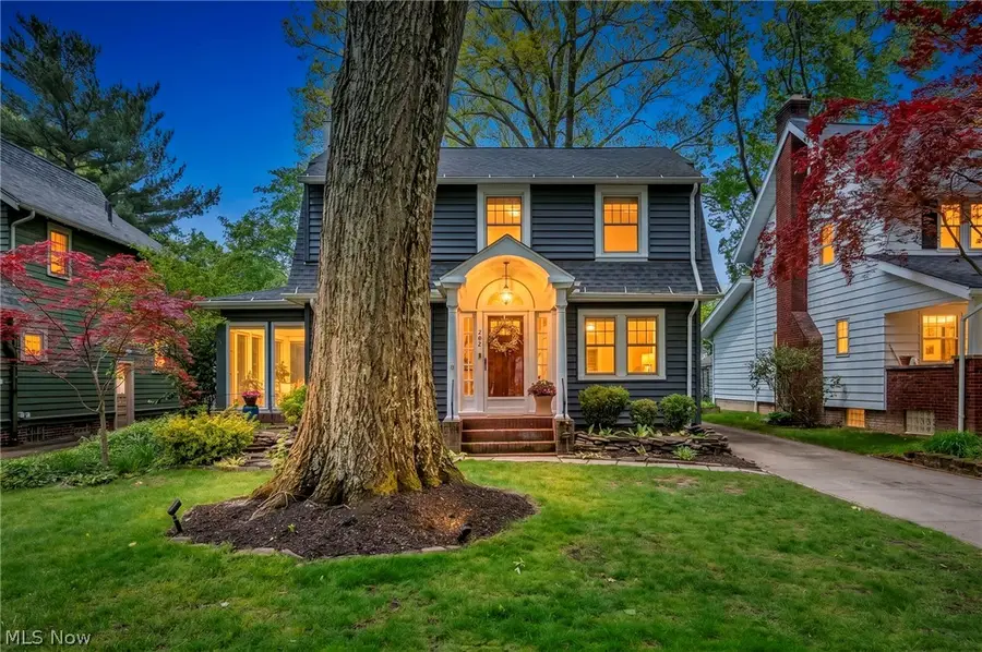 202 Kenilworth Drive, Akron, OH 44313 - #2
