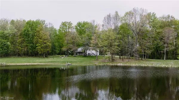 6060 Dalton Fox Lake Road, North Lawrence, OH 44666