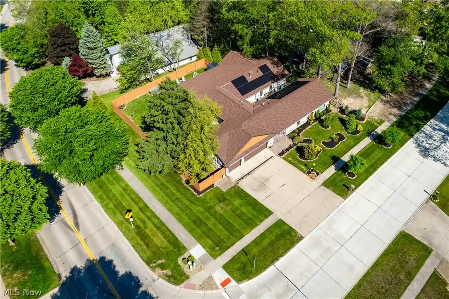 12674 Moss Point Road, Strongsville, OH 44136 - #3