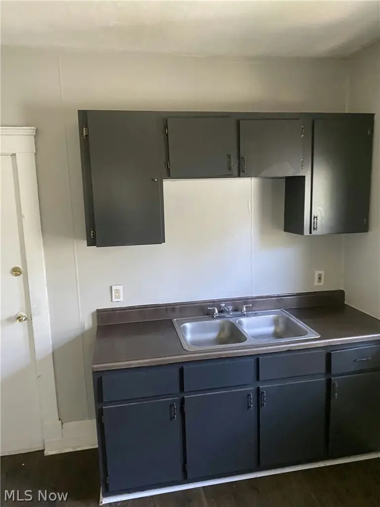 677 E 92nd Street, Cleveland, OH 44108 - #3