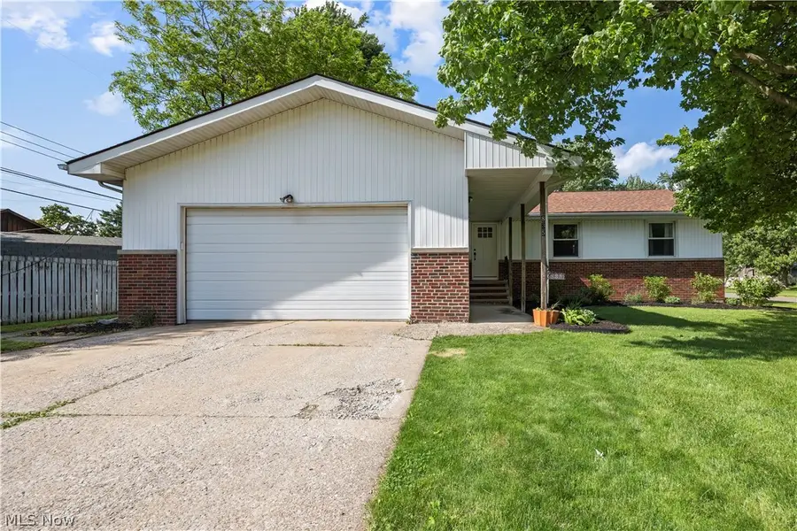 835 Columbia Drive, Amherst, OH 44001 - #2