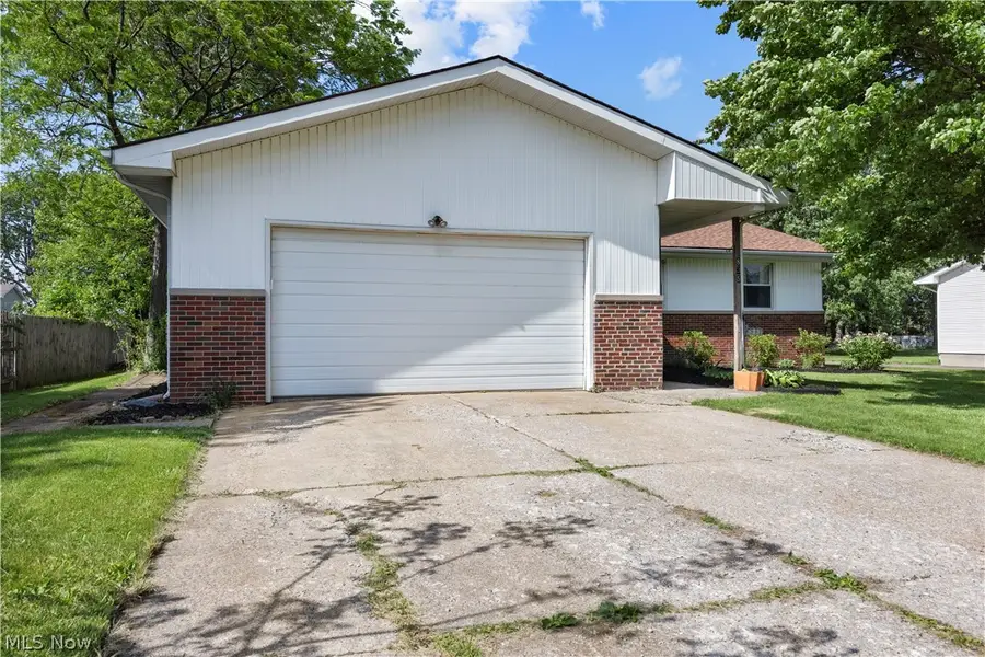 835 Columbia Drive, Amherst, OH 44001 - #3