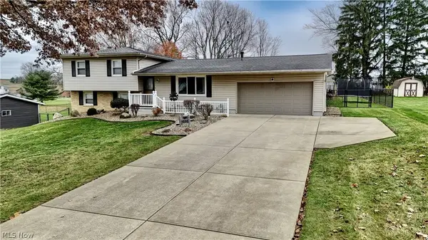 5686 Darletta Sw Street, Navarre, OH 44662