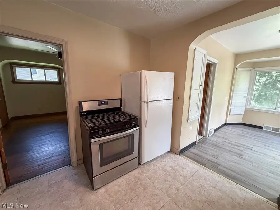 145 S Lakeview Avenue, Youngstown, OH 44509 - #3