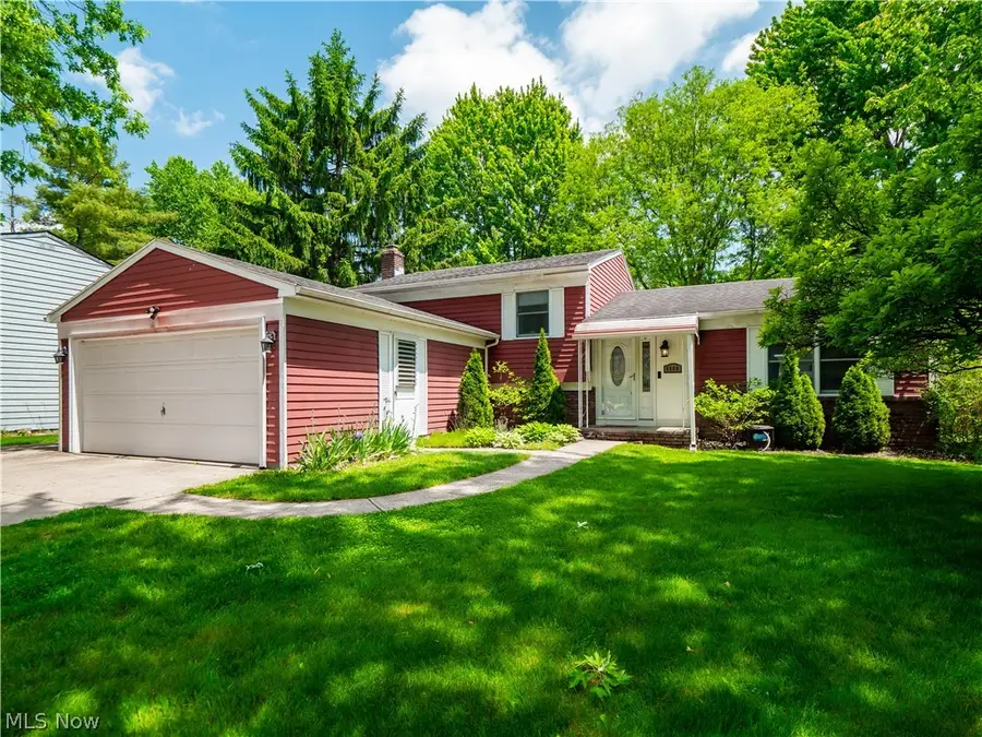 8590 Fairlane Drive, Olmsted Falls, OH 44138 - #3