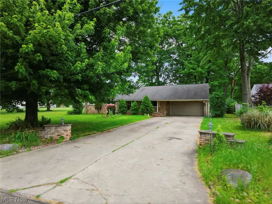 1627 Yolanda Drive, Youngstown, OH 44511 - #2