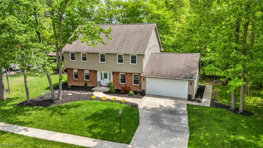 16561 N White Oaks Drive, Strongsville, OH 44136 - #2