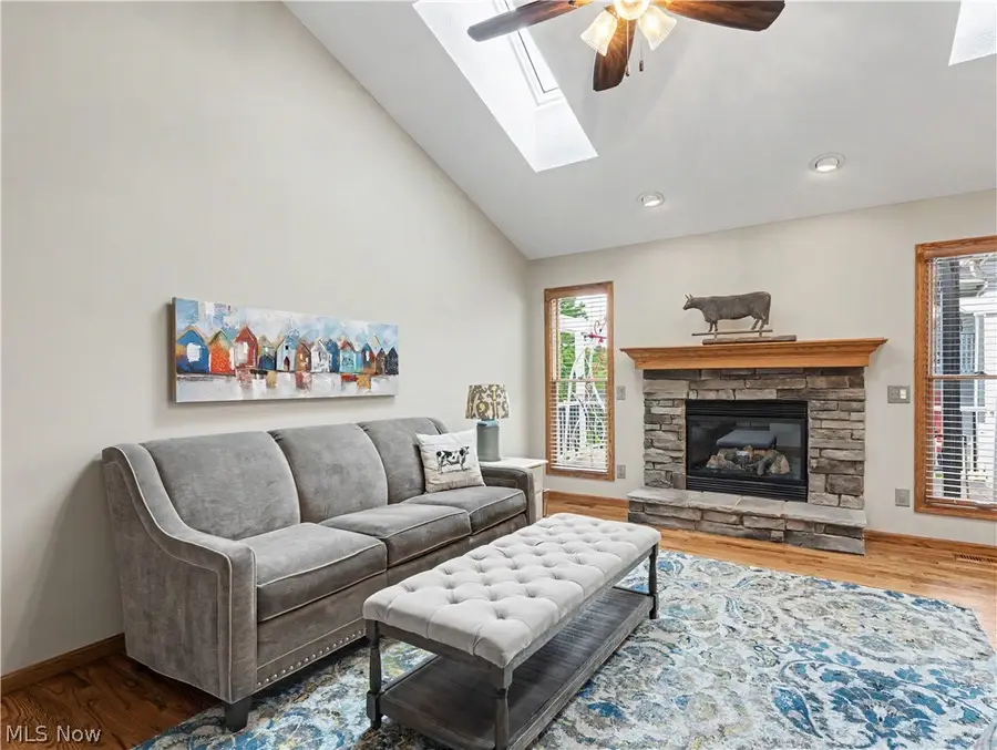 568 Breiton Circle, Barberton, OH 44203 - #2