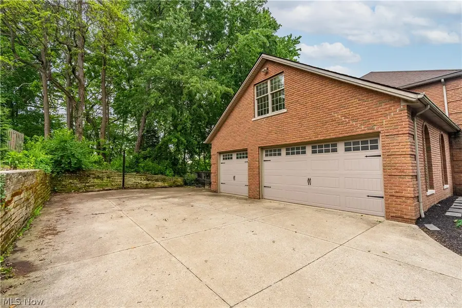 5205 Foxchase Nw Avenue, Canton, OH 44718 - #3