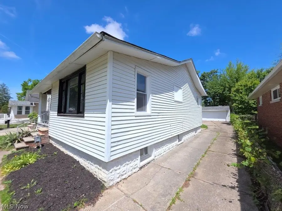20632 Woodstock Avenue, Fairview Park, OH 44126 - #3