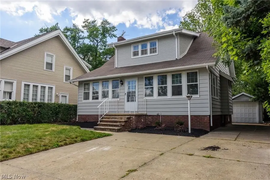 18119 Lake Shore Boulevard, Cleveland, OH 44119 - #2