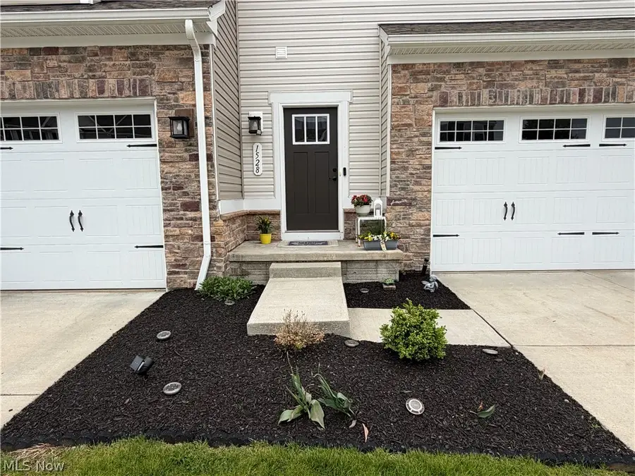1528 Spruce Hill Drive, Stow, OH 44224 - #2