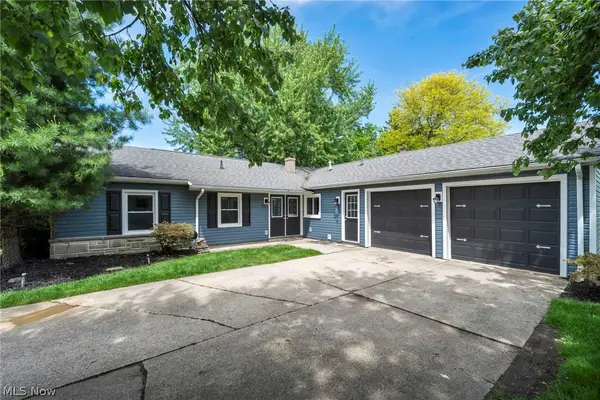 150 Greenbriar Drive, Aurora, OH 44202