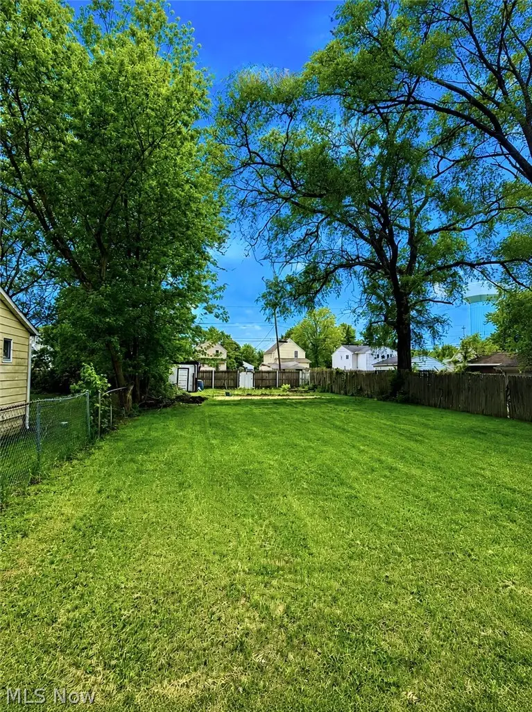 1624 E 33rd Street, Lorain, OH 44055 - #2