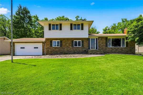 8074 Farview Oval, Brecksville, OH 44141