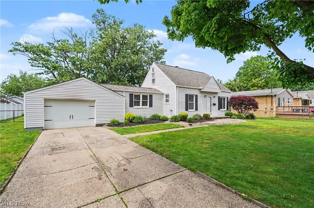 466 Brewer Avenue, Akron, OH 44305 - #1
