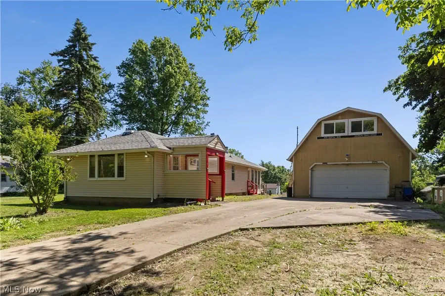 409 Edith Avenue, Akron, OH 44312 - #3