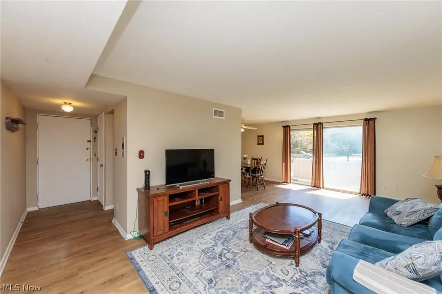 21841 River Oaks Drive #B5, Rocky River, OH 44116 - #2