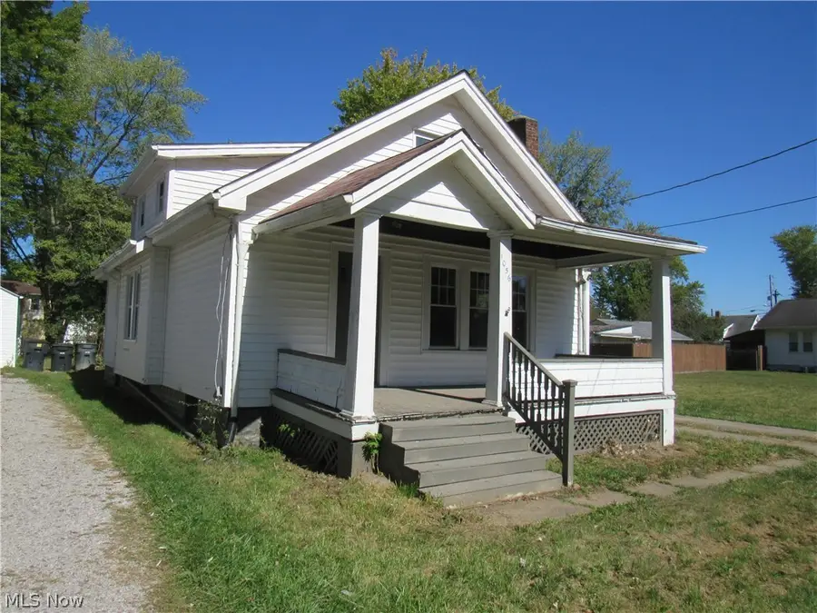 1056 Raymond Nw Street, Warren, OH 44485 - #2