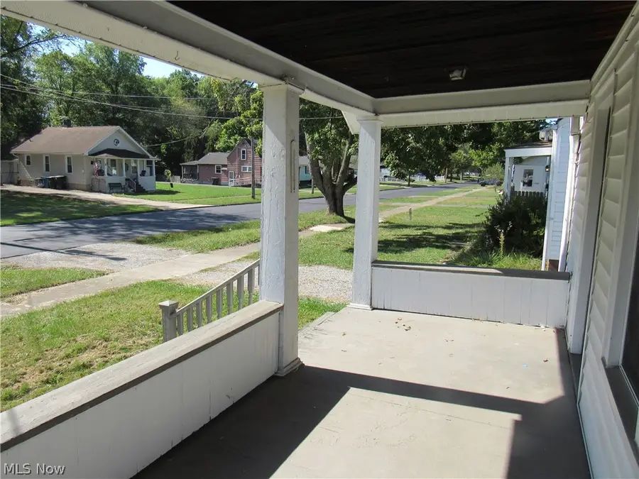 1056 Raymond Nw Street, Warren, OH 44485 - #3